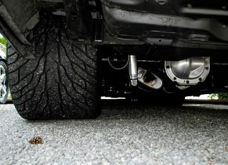 Czy warto zakładać szersze opony? szerokie opony