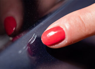 Jak zniwelować rysy na lakierze samochodowym