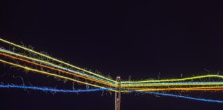 Co to znaczy podłączony nie ładuje?