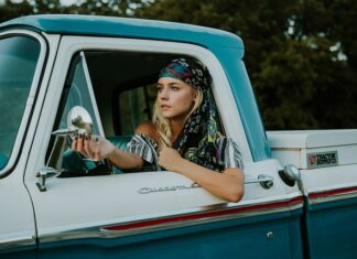 Co kierowca powinien widzieć w lusterkach? Co kierowca powinien widzieć w lusterkach?