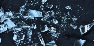 Czy można jeździć z rozbitym lusterkiem?