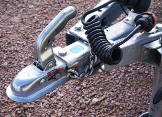 Czy w Niemczech można spać w przyczepie kempingowej na parkingu?