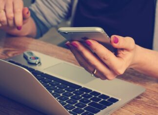 Jak naładować telefon przez laptopa bez kabla? Jak naładować telefon przez laptopa bez kabla?