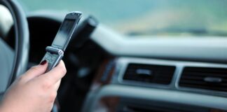 Czy można dostać mandat za brak lusterka?