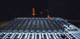 Dlaczego strzela z tłumika?