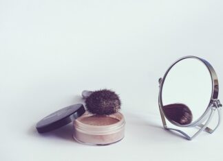 Jak zamontować lusterko wsteczne w samochodzie? Jak zamontować lusterko wsteczne w samochodzie?