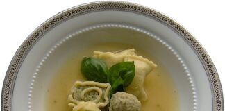 Czym przykleić wkład lusterka?