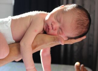 Jak naładować telefon za pomocą laptopa?