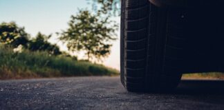 Jak skleić oponę samochodowa?