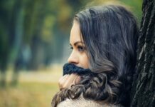 Jak odwrócić urok zbitego lustra?