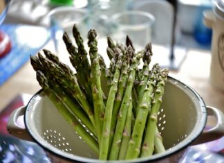 Ile wat ma zasilacz do laptopa?