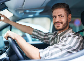 Korzyści wynajmu auta w Warszawie dla podróżujących: Wygoda i swoboda przemieszczania się Korzyści wynajmu auta w Warszawie dla podróżujących