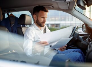 Samochód osobowy na firmę — jaką metodę zakupu wybrać? Samochód osobowy na firmę