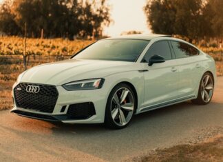 Odpryski na karoserii? Dowiedz się, jak działa profesjonalna mieszalnia lakierów do aut! Odpryski na karoserii